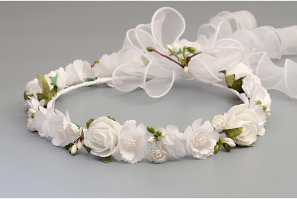 Komplet dodatków komunijnych: wianek, ozdoba na rękę, świecę i torebkę